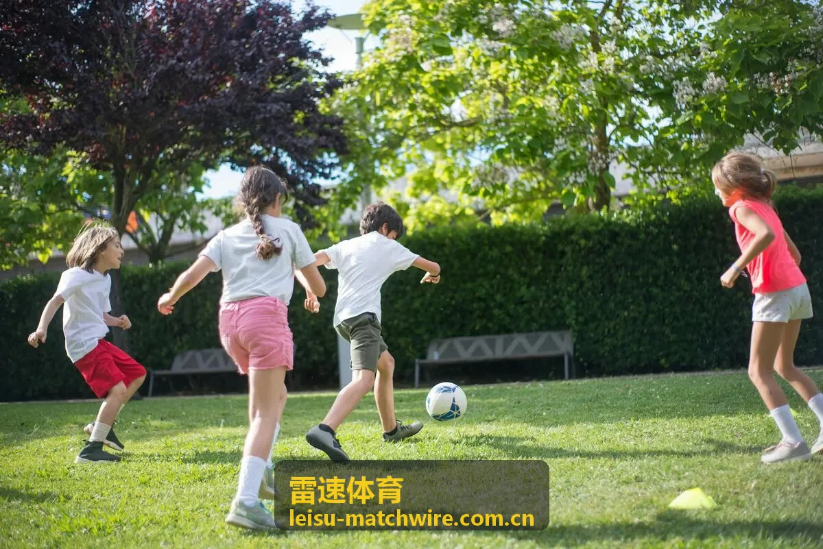 雷速体育赛事现场与球场灯光画面